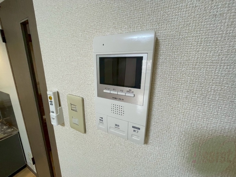 その他設備　ＴＶモニター付インターホンです。来客者の顔が見えるので安心！