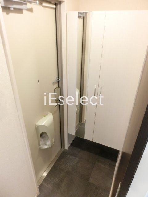 玄関　鏡で付きで身だしなみバッチリ