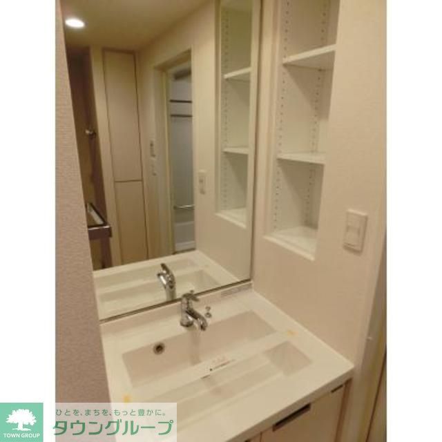 洗面設備　※写真は同タイプ住戸です。