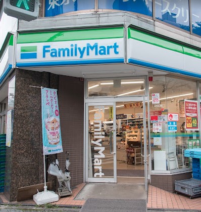コンビニ　ファミリーマート 上野入谷口前店（コンビニ）まで182m
