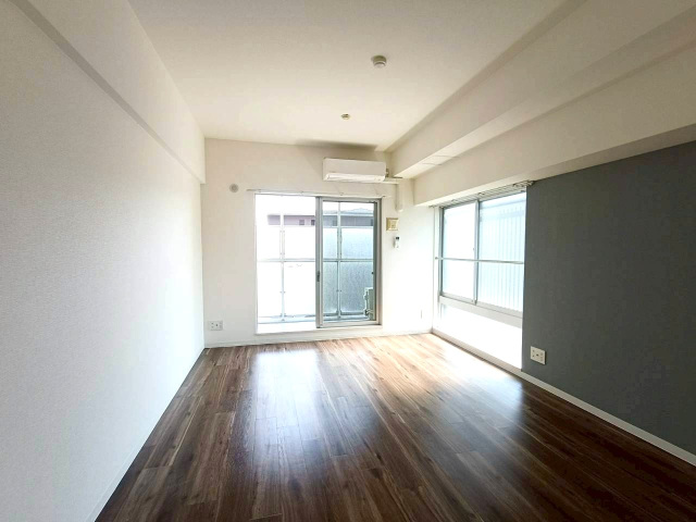 居室・リビング　角部屋で明るいお部屋です