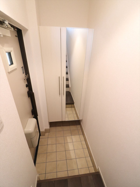 玄関　姿見付きシューズボックス