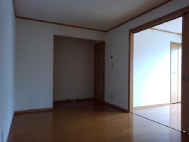 居室・リビング　こちらの居間で趣味の時間をお楽しみください