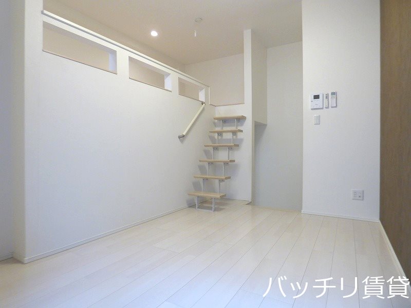 居室・リビング　同型タイプの為、現状を優先致します。