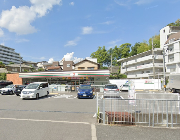 コンビニ　セブンイレブン吹田山田西店（コンビニ）まで377m