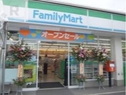 コンビニ　ファミリーマート京田辺大住店（コンビニ）まで142m
