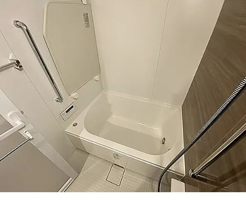 バス・シャワールーム　コンパクトで使いやすいお風呂です