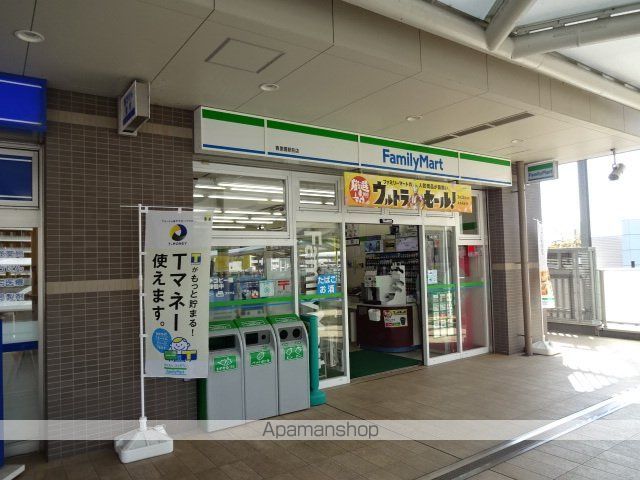 コンビニ　ファミリーマート（コンビニ）まで500m
