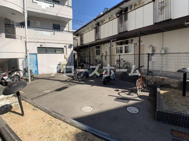 駐車場　※室内写真は同マンション別室につきイメージです。