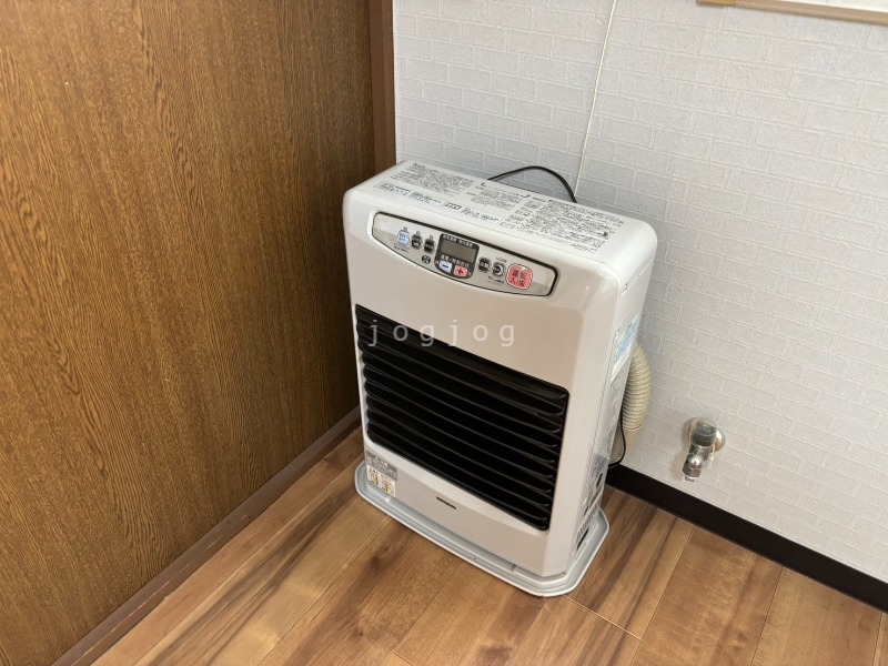 その他設備　冬はあったか石油ストーブです。