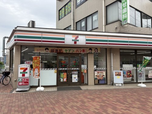 コンビニ　セブンイレブン 立川武蔵砂川駅前店（コンビニ）まで912m
