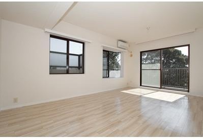 居室・リビング　開放感のあるゆったりとしたお部屋です♪