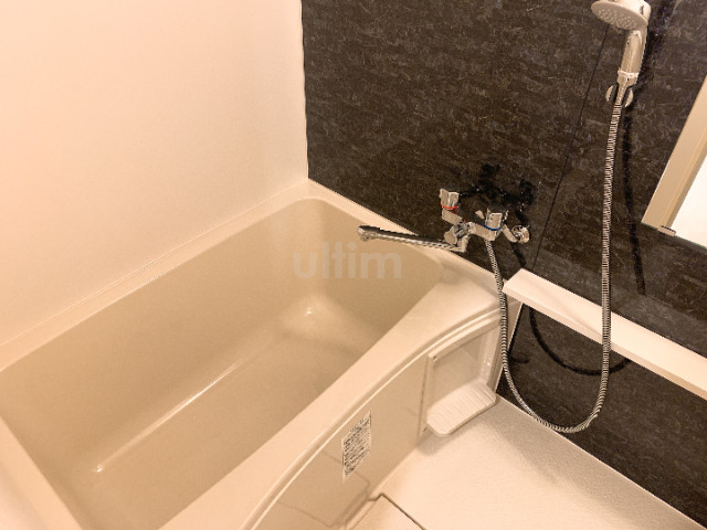 バス・シャワールーム　違うお部屋の写真です。ご参考までに