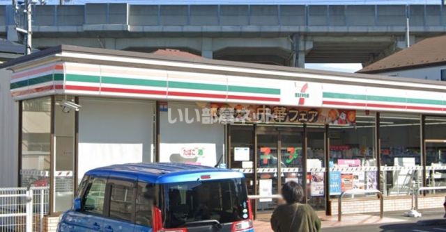 コンビニ　セブンイレブン さいたま鹿手袋３丁目店（コンビニ）まで1072m
