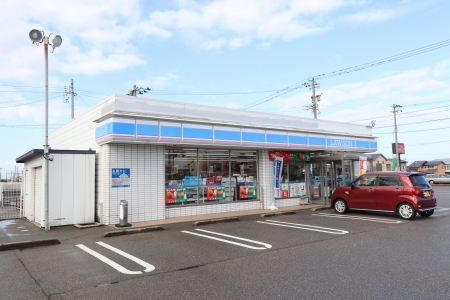 コンビニ　ローソン野々市粟田店（コンビニ）まで464m