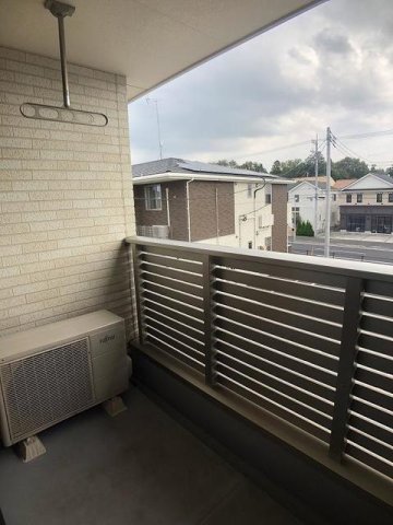 バルコニー　陽当たり良好なバルコニーです