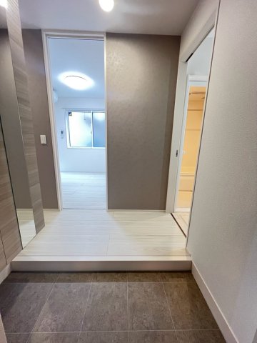 NIGAWA RESIDENCEIIの玄関写真