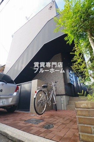 建物外観　木造2階建て！