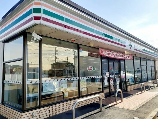 コンビニ　セブンイレブン（コンビニ）まで210m