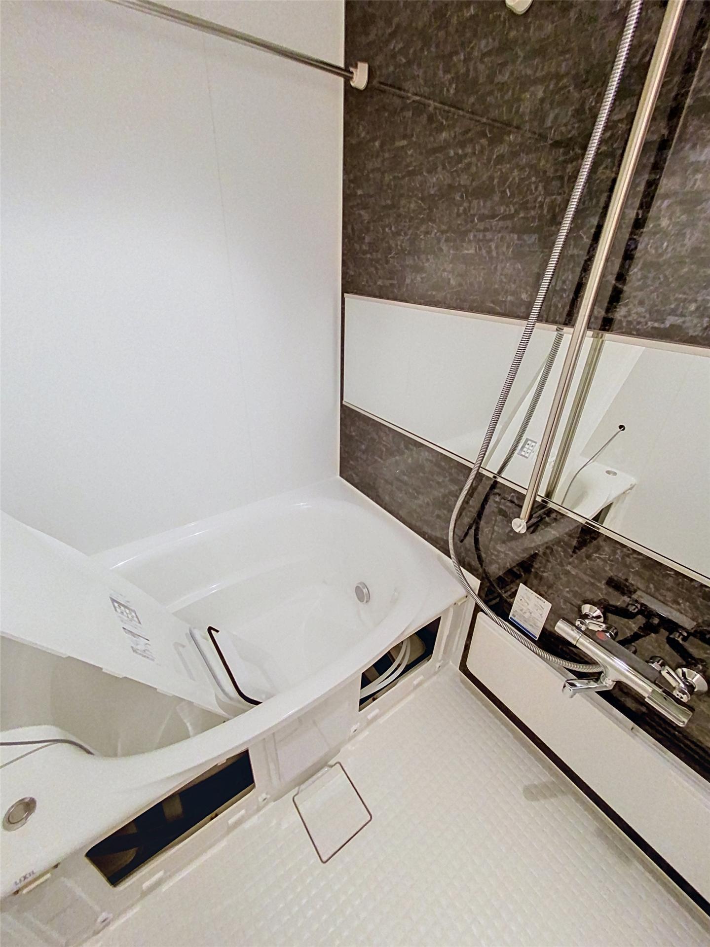バス・シャワールーム　ほかのお部屋の写真を使用しております。