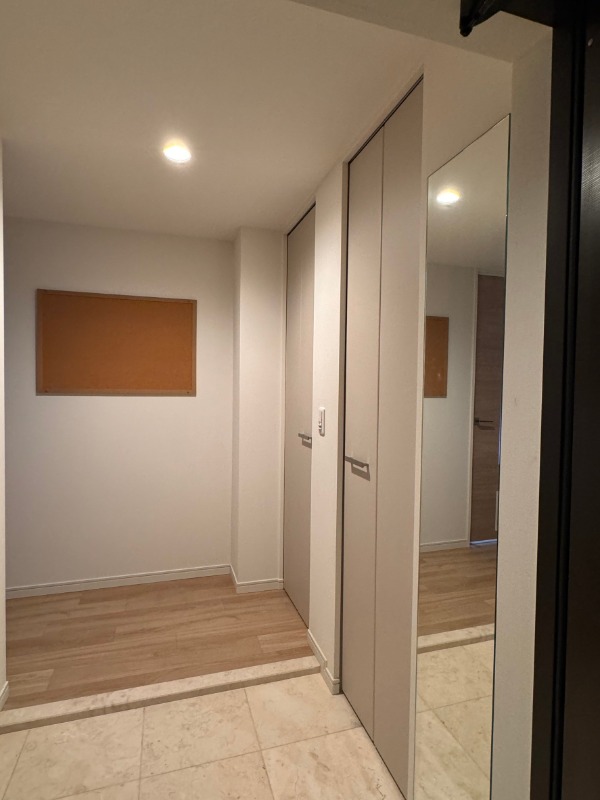 玄関　※別部屋参考写真