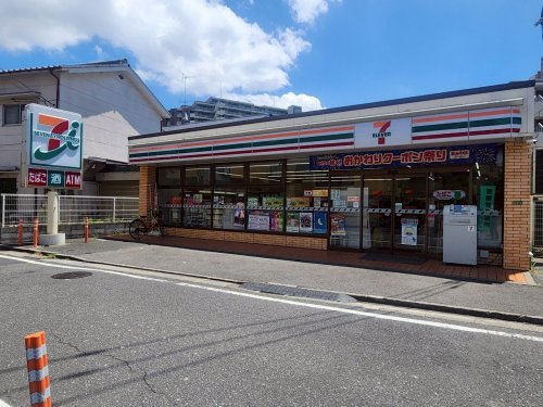 コンビニ　セブンイレブン足立中川１丁目店（コンビニ）まで582m
