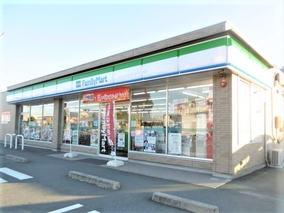 コンビニ　ファミリーマート伊勢高向店（コンビニ）まで701m