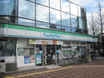 コンビニ　ファミリーマート 高円寺陸橋店（コンビニ）まで300m