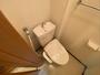トイレ　ウォシュレット機能がついたトイレです。安心して使用できます。