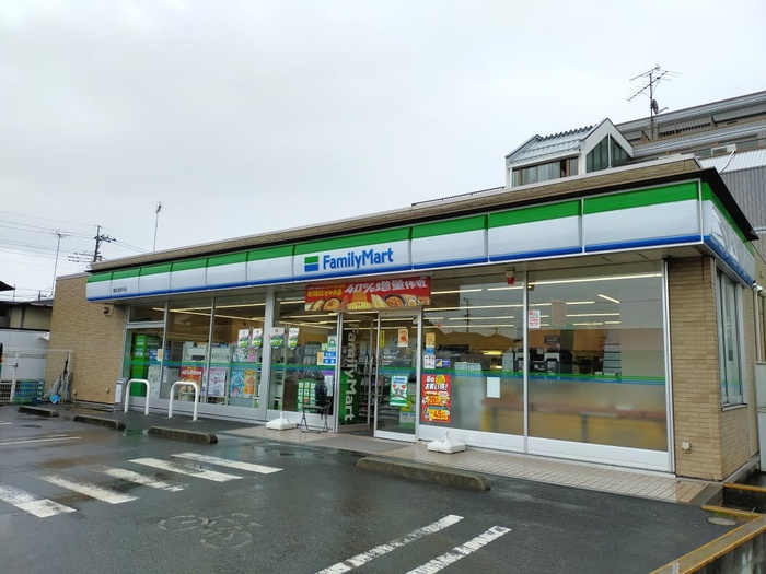 コンビニ　ファミリーマート 福生加美平店（コンビニ）まで360m