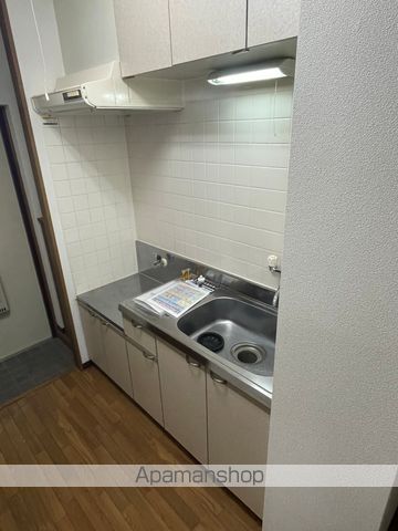 ＪＲ東海道本線 浜松駅 バス乗車時間：12分 最寄りバス停で下車 徒歩1分 4階建 築27年のキッチン写真