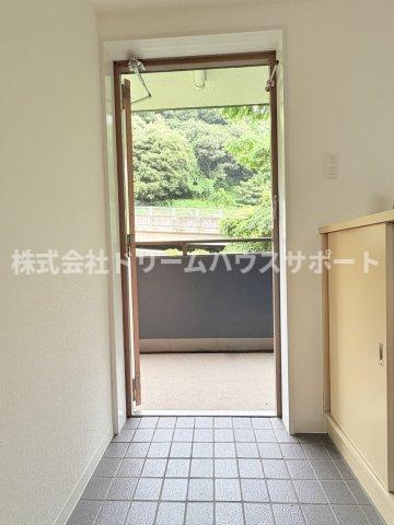 玄関　※別部屋参考画像