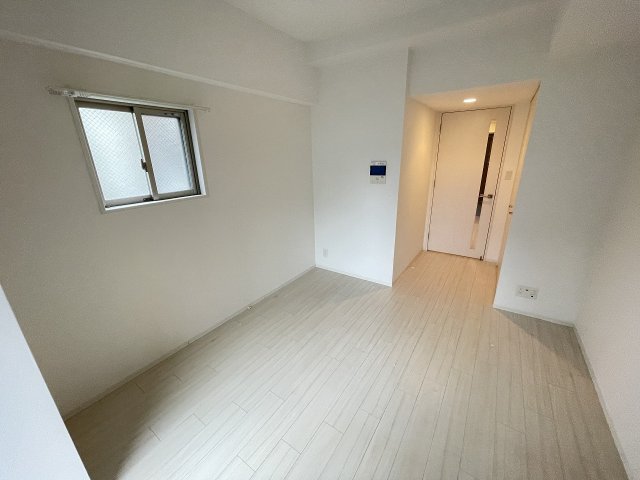 その他部屋・スペース　落ち着いた色調の寝室です