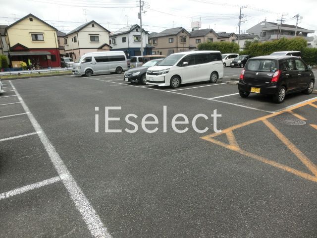 駐車場　広々駐車場