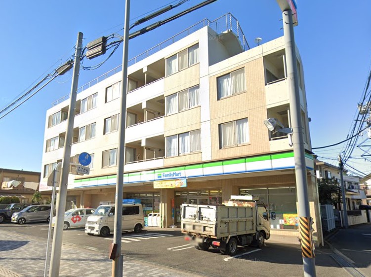 コンビニ　ファミリーマート（コンビニ）まで427m