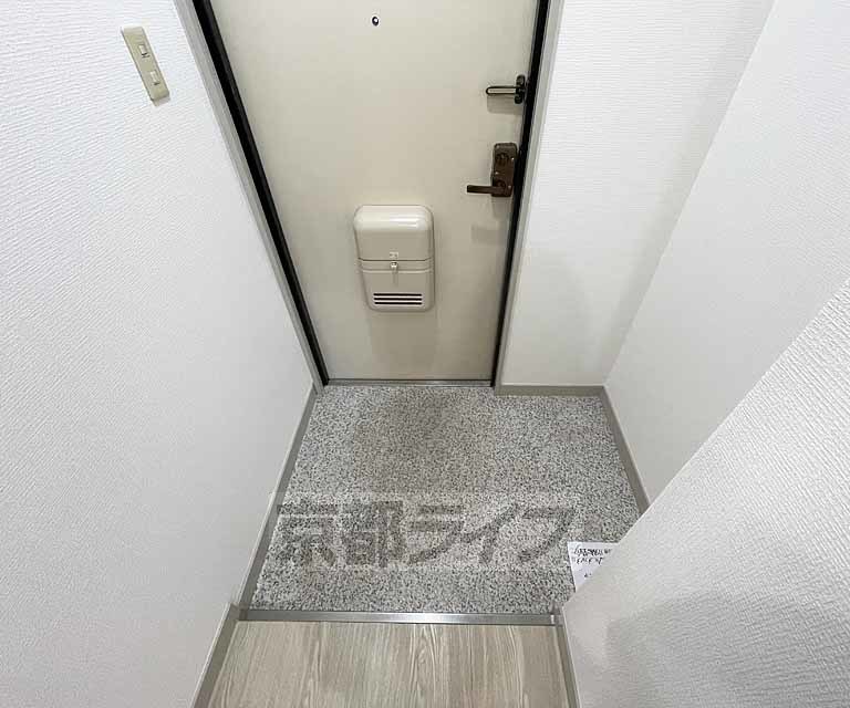 ＪＲ東海道本線 長岡京駅 徒歩25分 3階建 築33年の玄関写真
