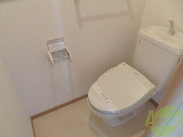 トイレ　トイレは、嬉しいウォシュレット付きです。