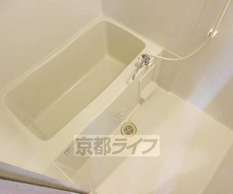 バス・シャワールーム　清潔感のあるバスルームになっています！