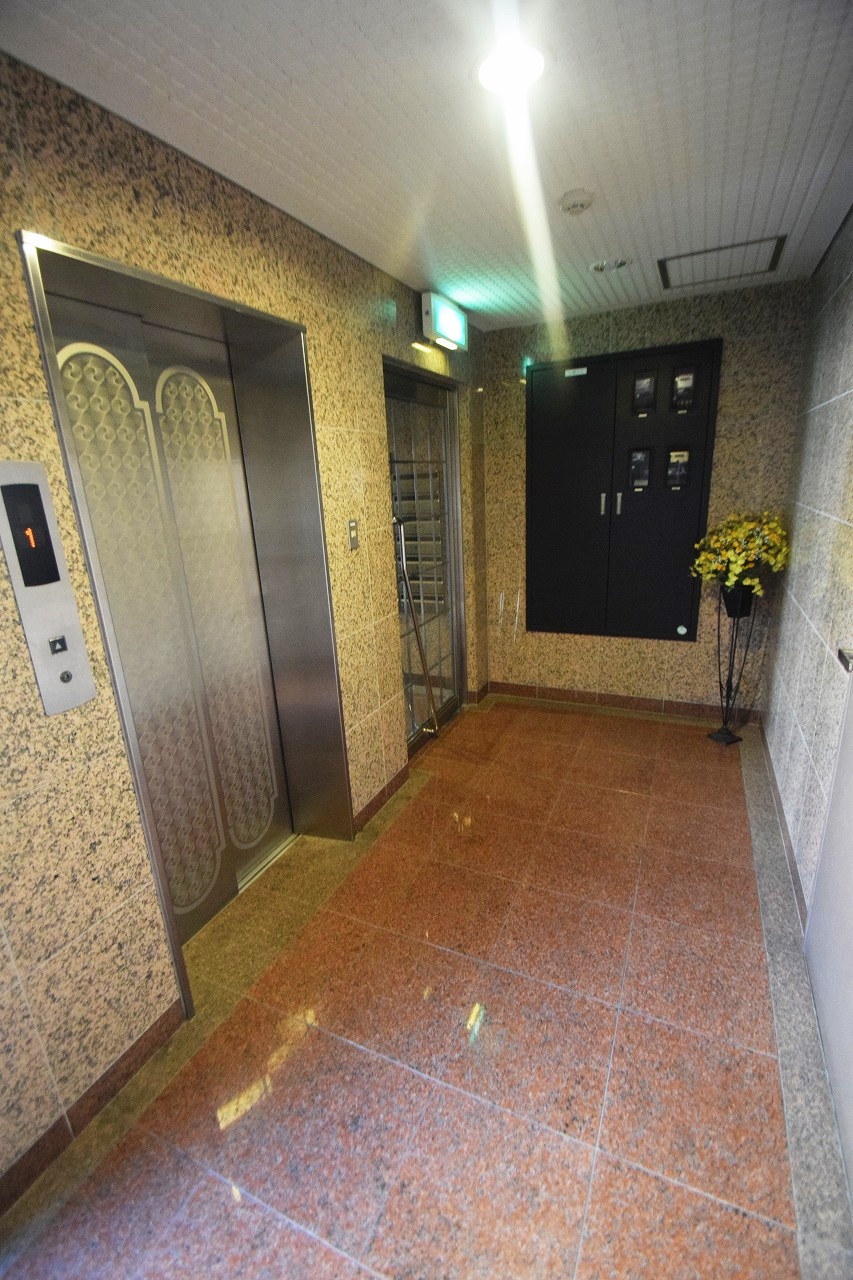 広島電鉄皆実線 比治山橋駅 徒歩5分 8階建 築27年の外観写真