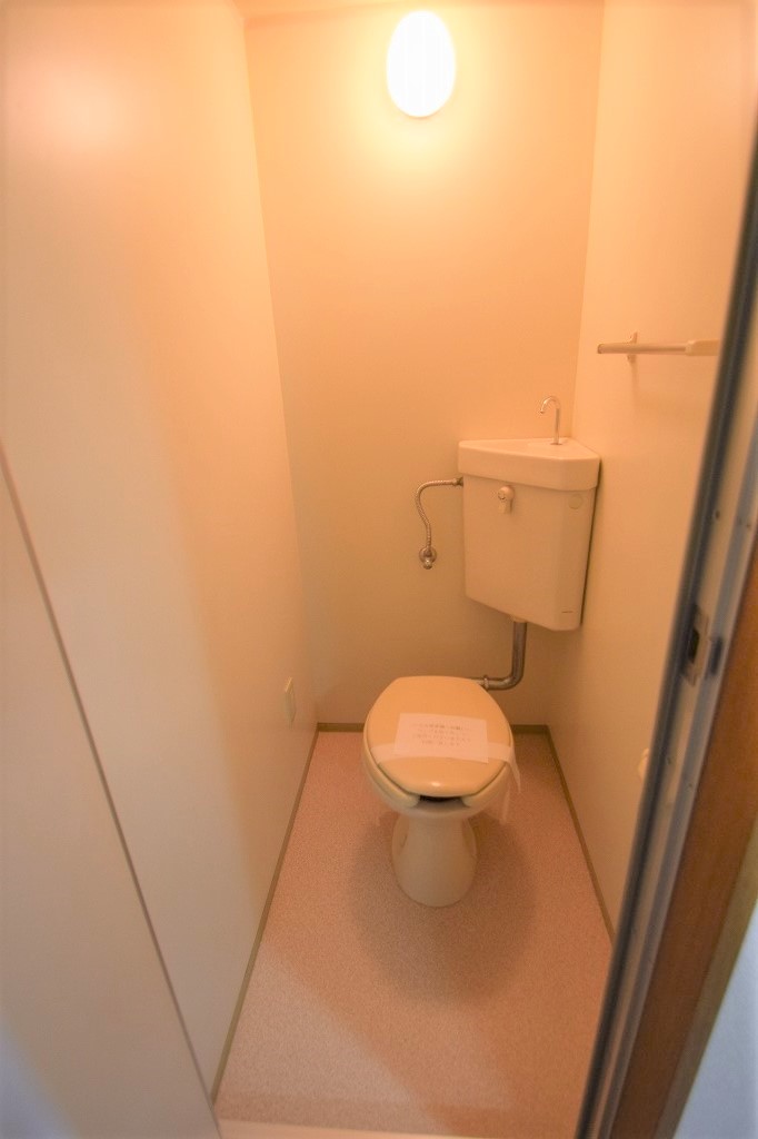 広島電鉄皆実線 比治山橋駅 徒歩5分 8階建 築27年のトイレ写真