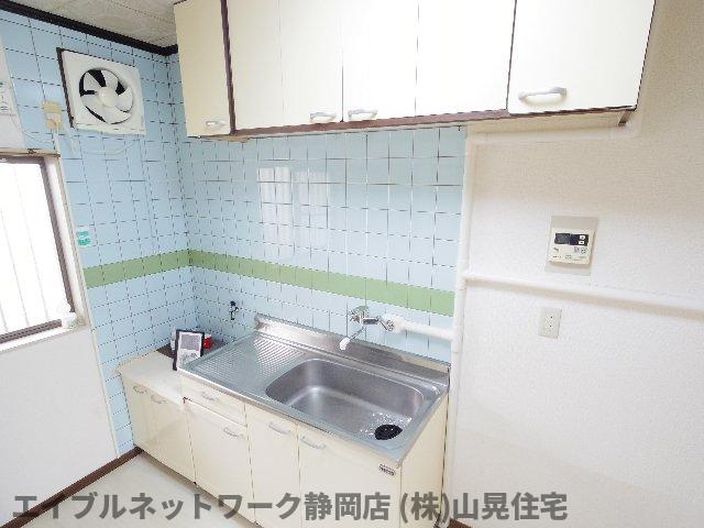 静岡鉄道静岡清水線 音羽町駅 徒歩12分 2階建 築43年のキッチン写真