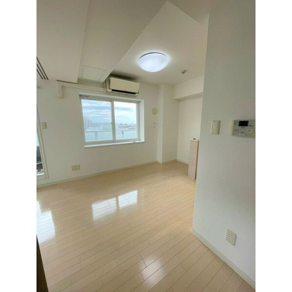ＪＲ函館本線 琴似駅 徒歩1分 9階建 築19年の居間写真