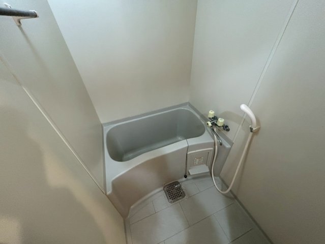 バス・シャワールーム　同物件別部屋写真