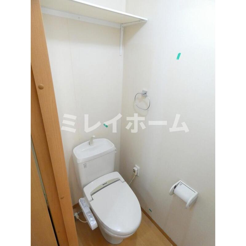トイレ　同建物内、別のお部屋の参考写真になります。