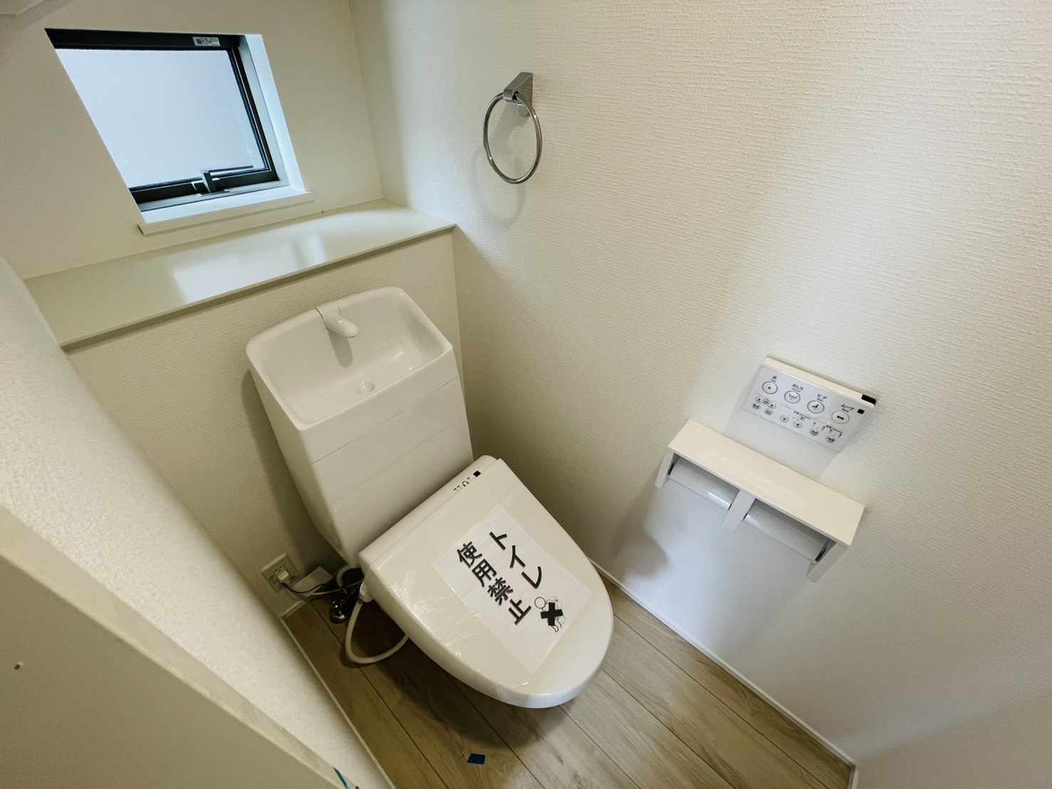ＪＲ阪和線 長滝駅 徒歩6分 2階建 築1年のトイレ写真