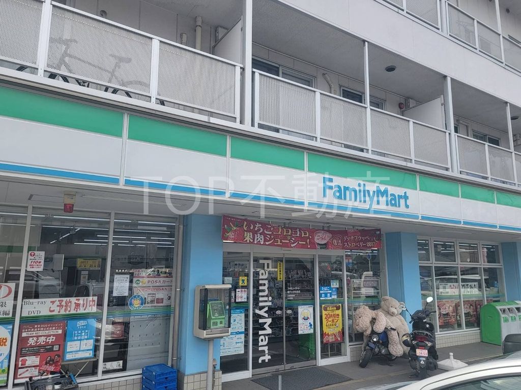 コンビニ　ファミリーマート登戸小学校前店（コンビニ）まで320m