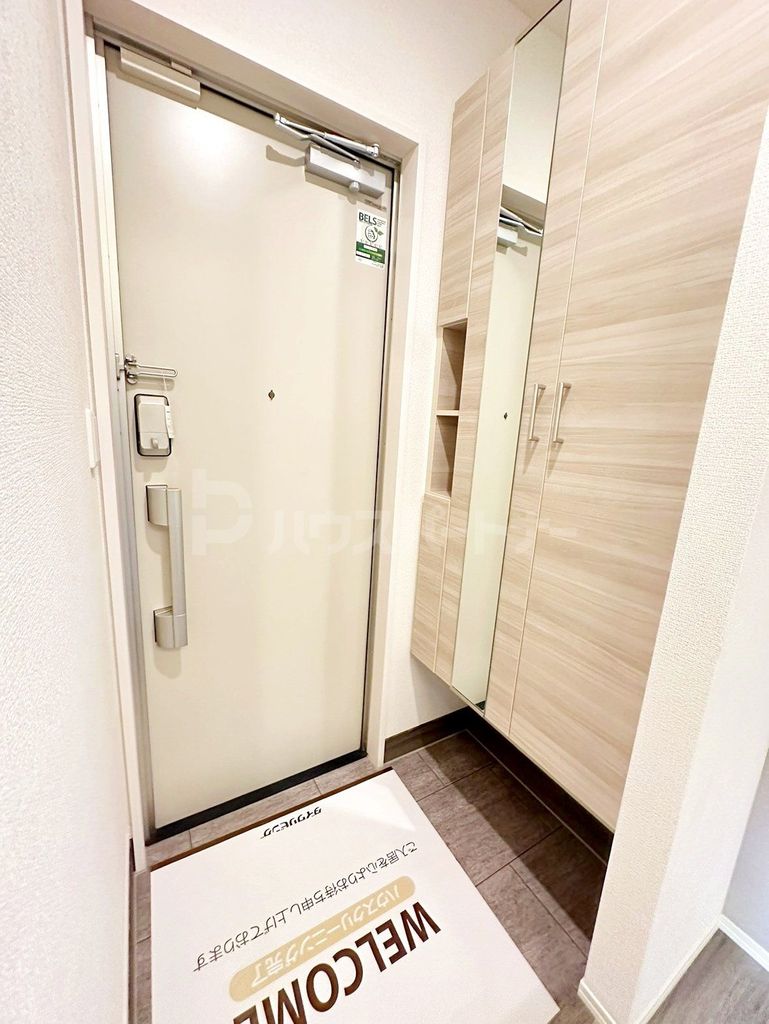 アヴァンス伊勢野の玄関写真