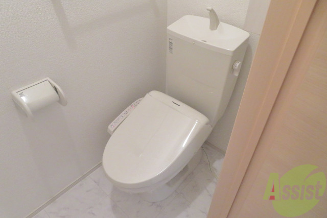 トイレ　トイレはウォシュレット機能付きで嬉しいですね。