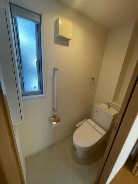 大野城市 2階建 築16年のトイレ写真