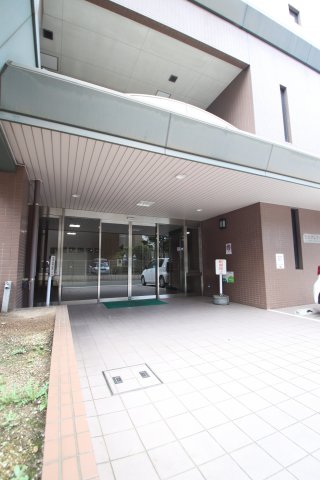 エントランス　落ち着いたエントランスです